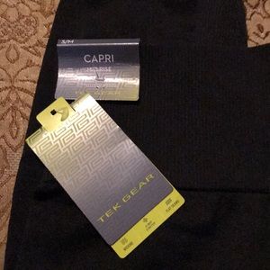 Active Wear: Mid rise capri leggings